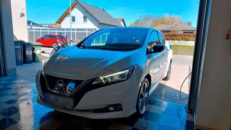 Gebraucht Nissan Leaf N-Connecta 110 kW (150 PS) 2019 Weiß Kleinwagen