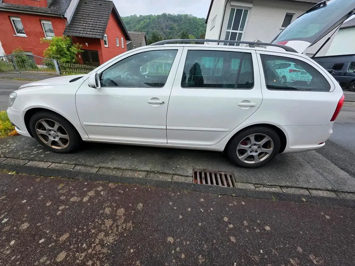 Gebraucht Skoda Octavia vRS 200 PS (147 kW) 2012 Weiß Kombi