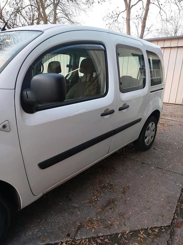 Gebraucht Renault Kangoo 75 PS (55 kW) 2010 Weiß Kombi
