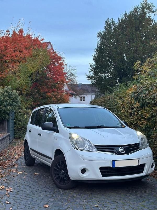 Weiß Gebraucht 2010 Nissan Note Van / Kleinbus | 2.490 € (Fairer Preis) - Bild 1/4