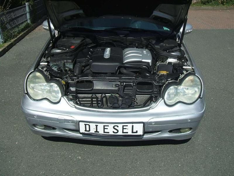 Gebraucht Mercedes 200 116 PS (85 kW) 2004 Silber Limousine