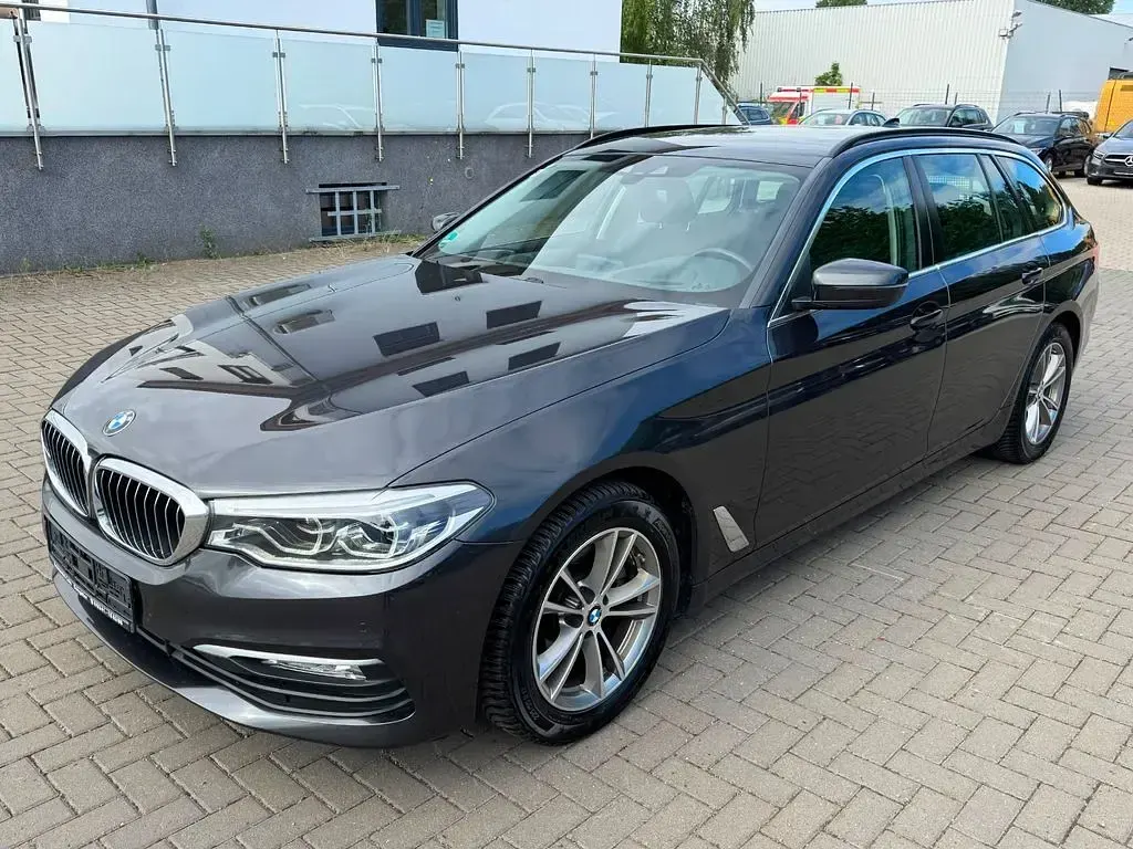 Gebraucht BMW 520 190 PS (139 kW) 2018 Grau Kombi