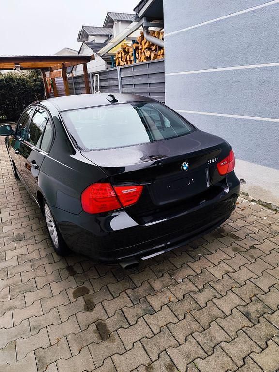 Gebraucht BMW 318 143 PS (105 kW) 2009 Schwarz Limousine
