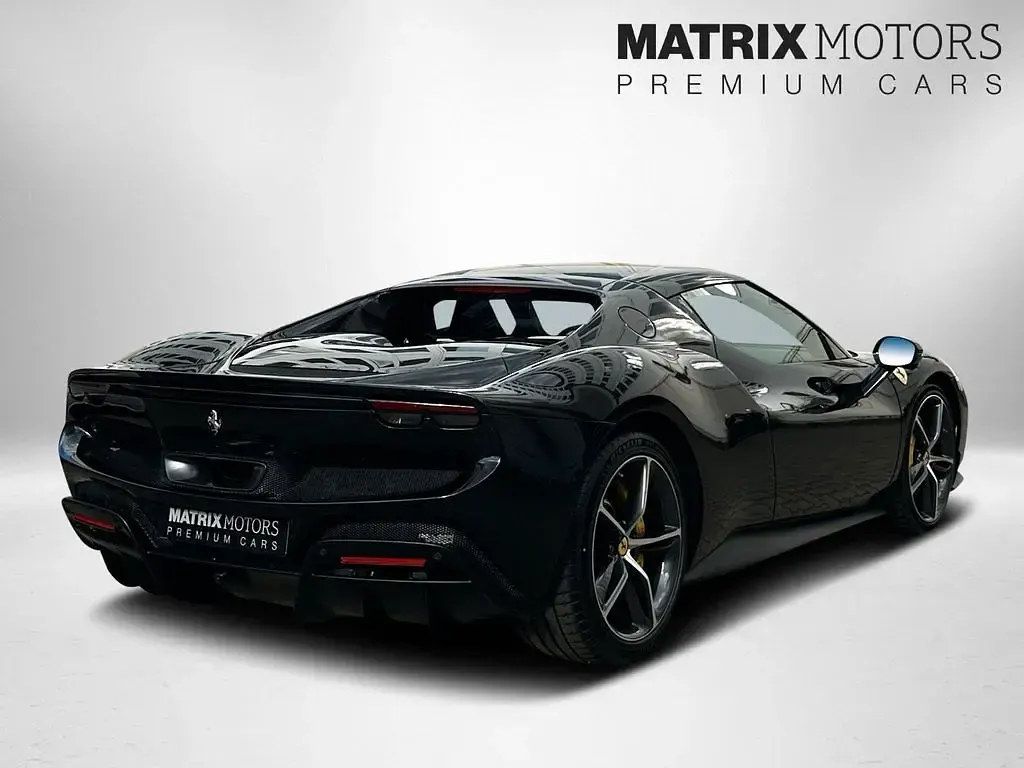 Gebraucht Ferrari 296 829 PS (609 kW) 2024 Schwarz Coupé