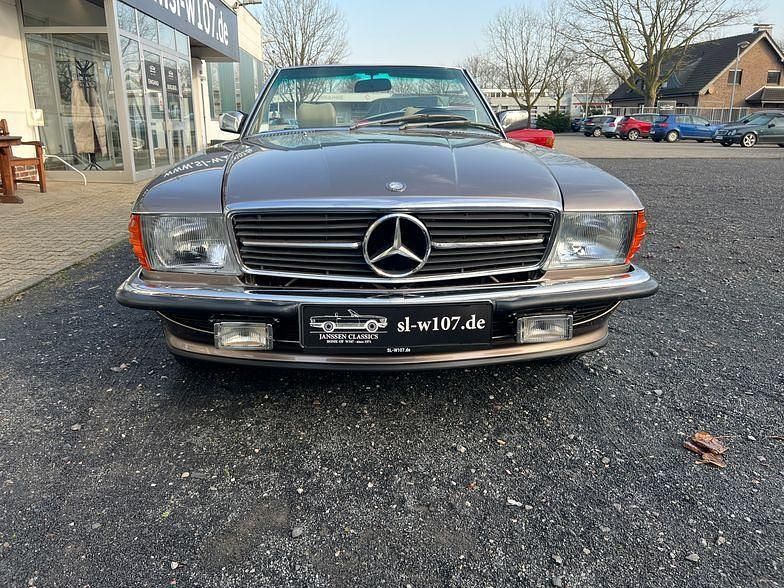 Gebraucht Mercedes 560 231 PS (169 kW) 1988 Braun Cabrio