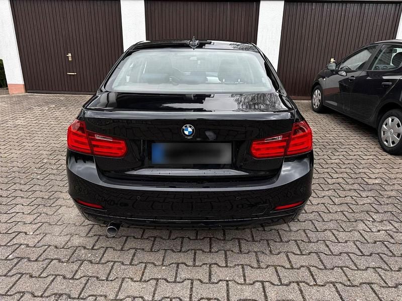 Second-hand BMW 320 184 CP (135 kW) 2012 Negru Berlinǎ
