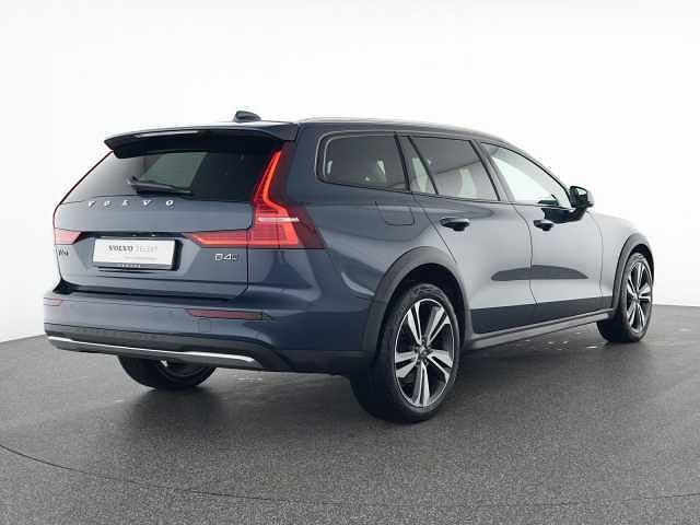 Gebraucht Volvo V60 CC 145 PS (106 kW) 2023 Kombi
