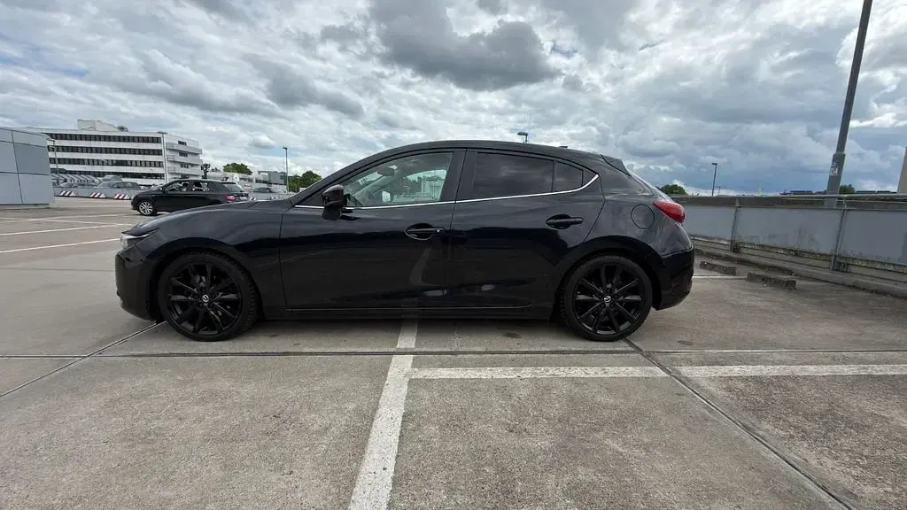 Gebraucht Mazda 3 Inclusive 120 PS (88 kW) 2017 Schwarz Limousine
