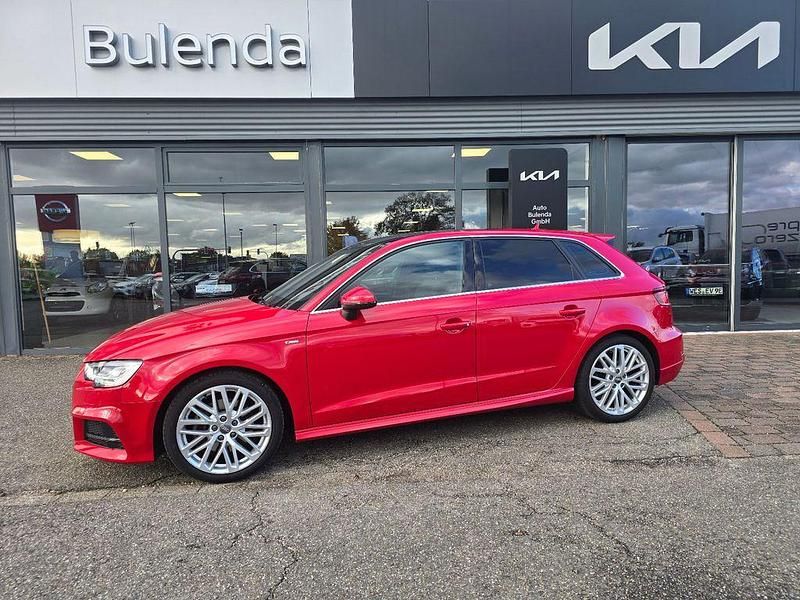 Rot Gebraucht 2018 Audi A3 Sportback S-Line Kleinwagen | 24.990 € (Teuer) - Bild 1/4