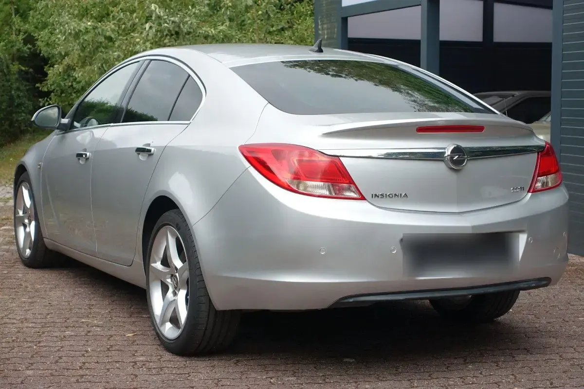 Gebraucht Opel Insignia Design Edition 160 PS (117 kW) 2011 Silber Limousine