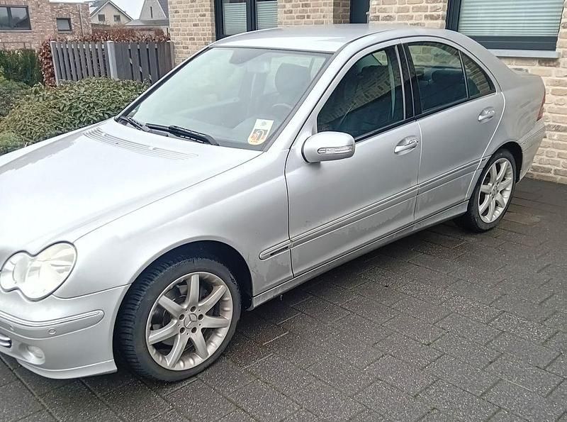 Gebraucht Mercedes C240 Elegance 170 PS (125 kW) 2005 Silber Limousine