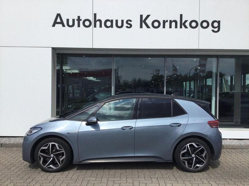 Blau Gebraucht 2021 VW ID.3 Pro Performance Kleinwagen | 22.490 € (Etwas zu teuer) - Bild 1/4