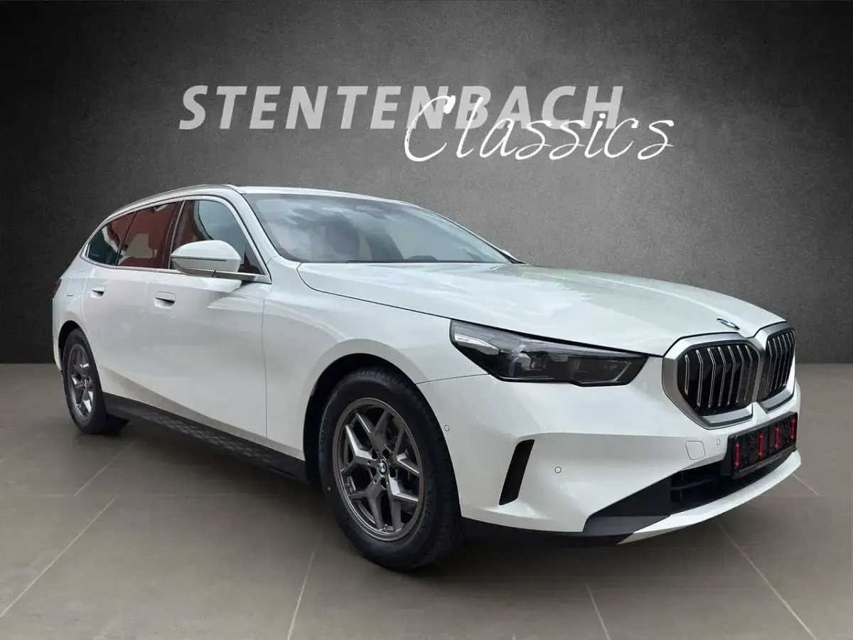 Gebraucht BMW 520 Sport Line 197 PS (144 kW) 2024 Weiß Kombi