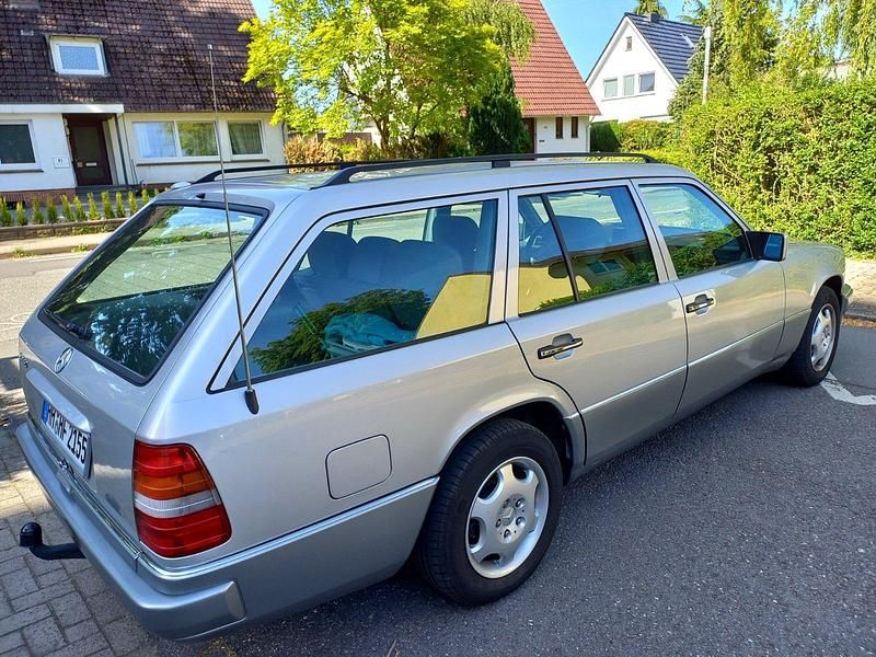 Gebraucht Mercedes E280 197 PS (144 kW) 1995 Silber Kombi