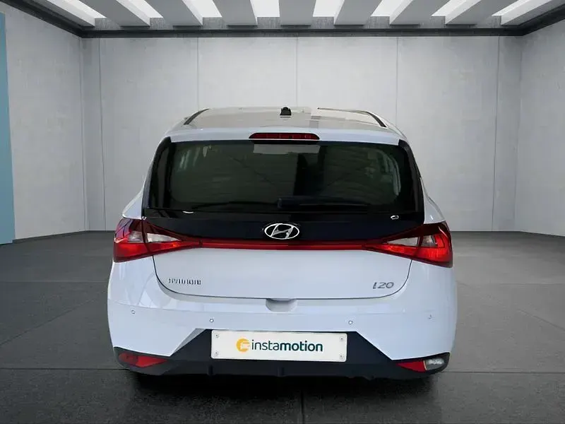 Gebraucht Hyundai i20 101 PS (74 kW) 2023 Weiß Kleinwagen