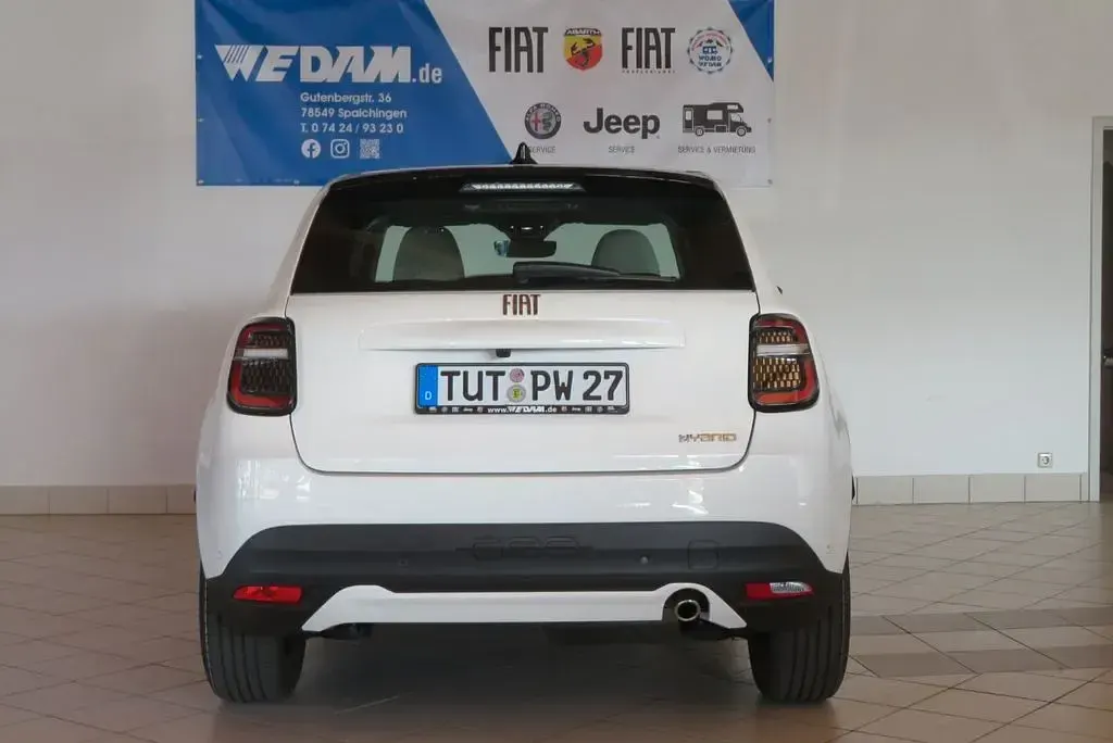 Neu Fiat 600 Icon 101 PS (74 kW) 2026 Gelato weiß SUV