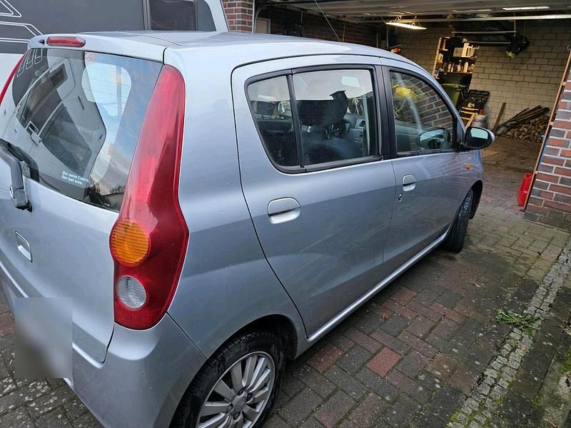 Gebraucht Daihatsu Charade 69 PS (50 kW) 2007 Silber Limousine