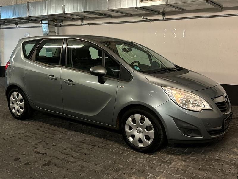 Gebraucht Opel Meriva Edition 101 PS (74 kW) 2013 Silber Van / Kleinbus