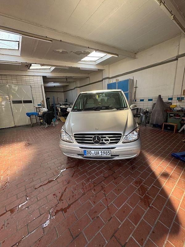 Silber Gebraucht 2004 Mercedes Viano Van / Kleinbus | 9.000 € (Fairer Preis) - Bild 1/4