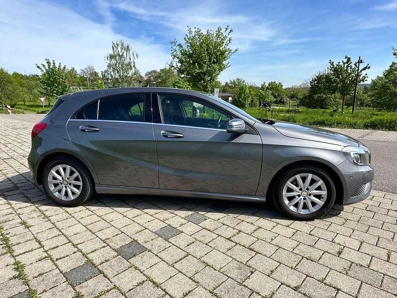 Gebraucht Mercedes A180 122 PS (89 kW) 2013 Grau Kleinwagen