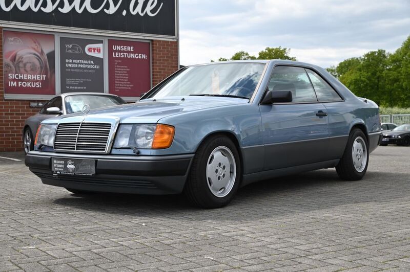 Blau Gebraucht 1988 Mercedes E300 Coupé | 17.990 € - Bild 1/4