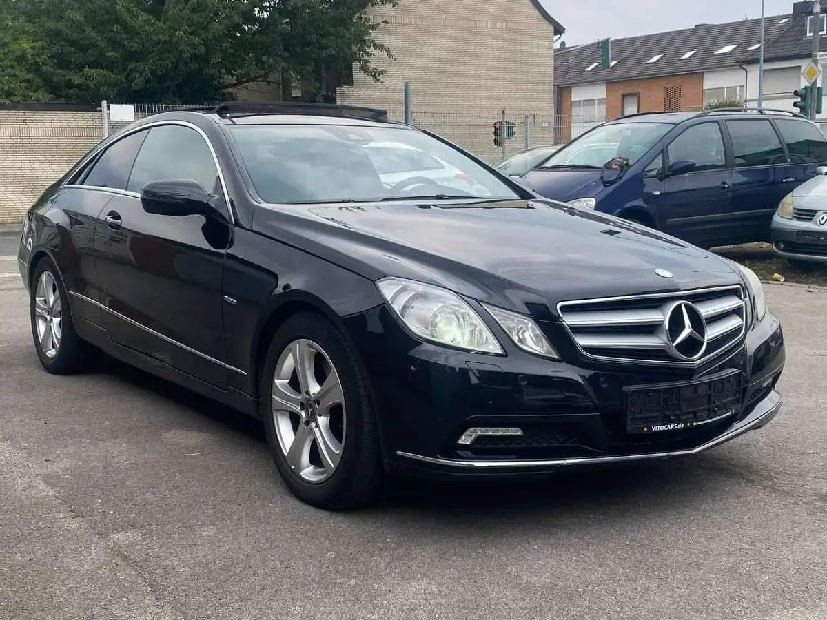 Gebraucht Mercedes E350 231 PS (169 kW) 2009 Obsidianschwarz  metalliclack Coupé