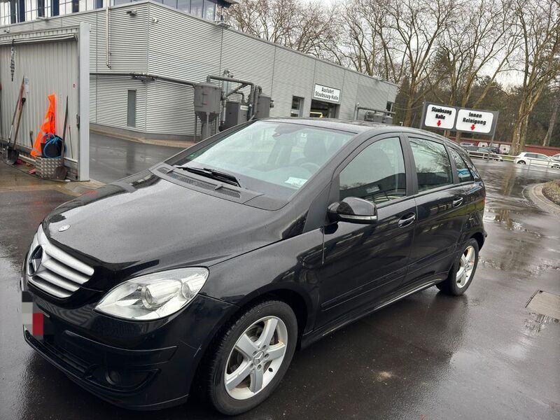 Kosmosschwarz metalliclack Gebraucht 2009 Mercedes B150 Van / Kleinbus | 6.450 € (Teuer) - Bild 1/4