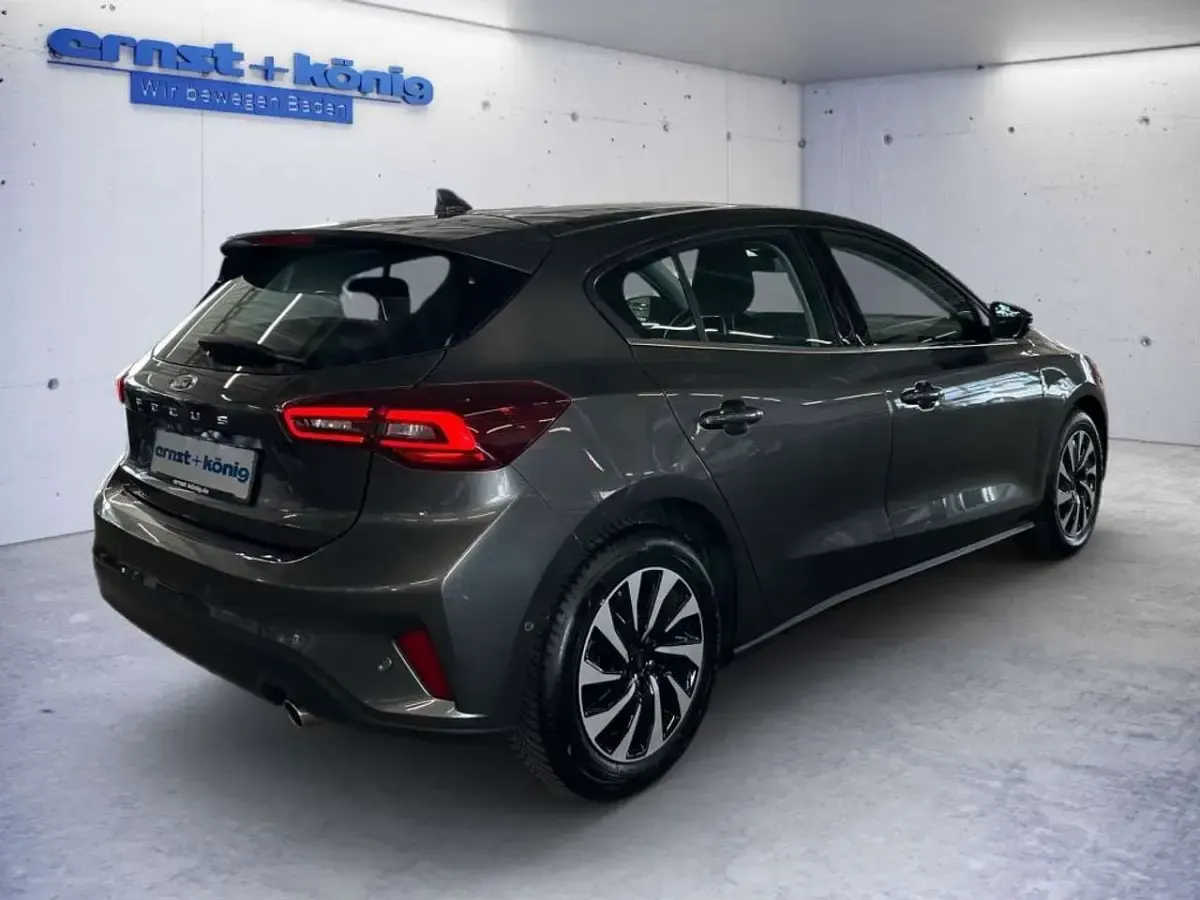 Gebraucht Ford Focus Titanium 125 PS (91 kW) 2025 Magnetic metallic Limousine