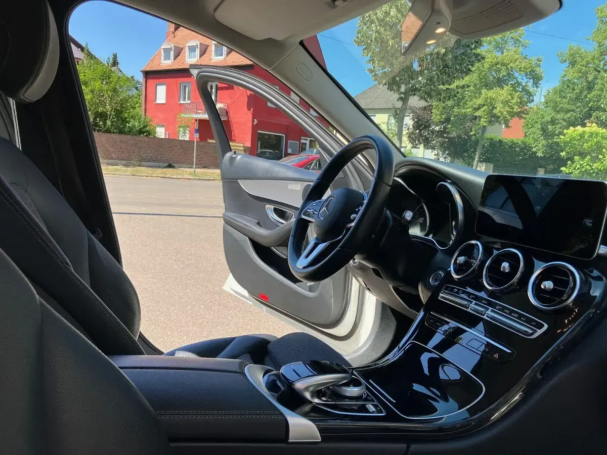 Gebraucht Mercedes C200 Avantgarde 150 PS (110 kW) 2018 Weiß Kombi