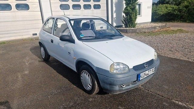Weiß Gebraucht 1998 Opel Corsa Eco Limousine | 1.400 € (Fairer Preis) - Bild 1/4