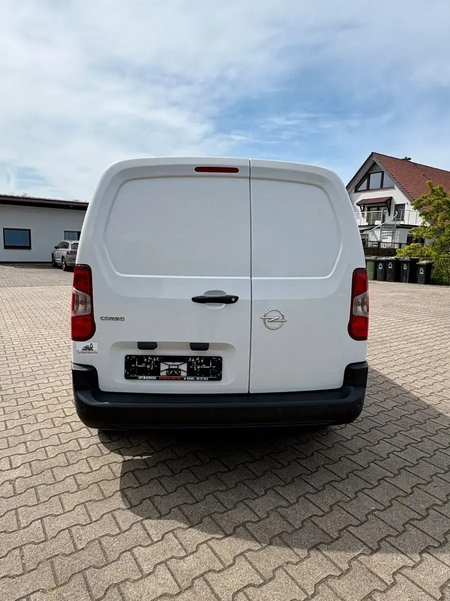 Gebraucht Opel Combo 102 PS (75 kW) 2022 Weiß Van / Kleinbus