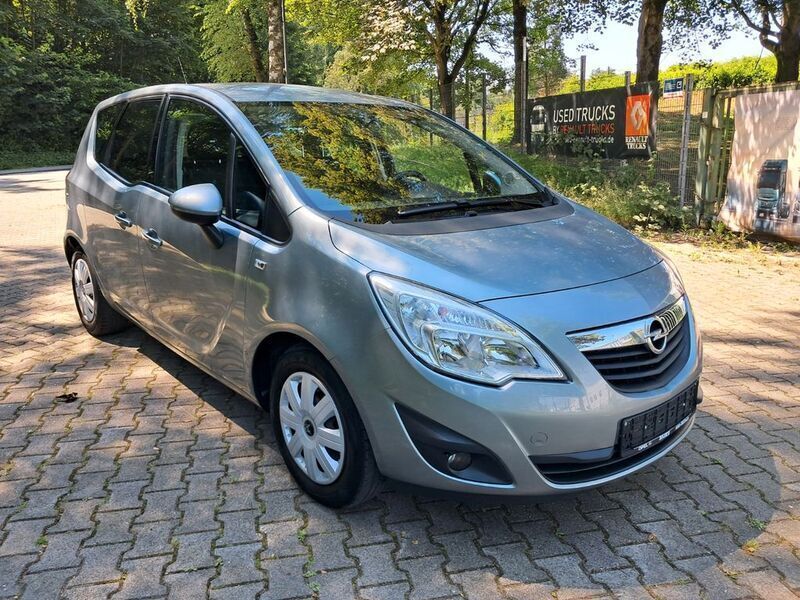 Gebraucht Opel Meriva Design Edition 120 PS (88 kW) 2012 Silber Van / Kleinbus