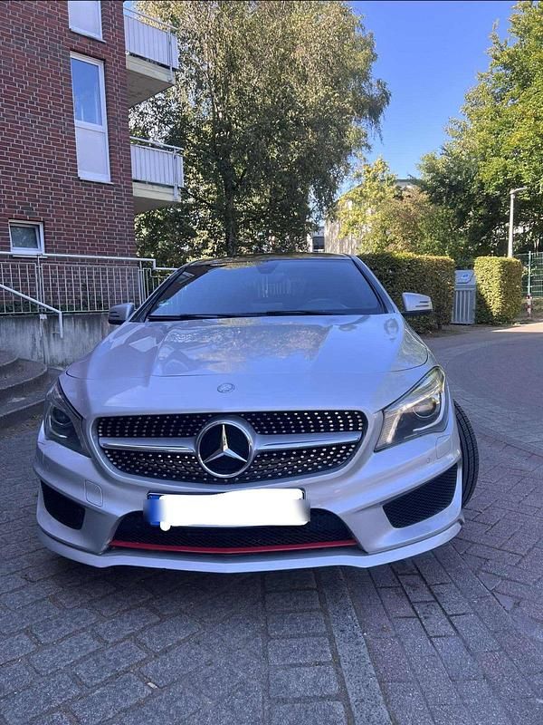Silber Gebraucht 2016 Mercedes CLA200 Limousine | 14.800 € (Etwas zu teuer) - Bild 1/4