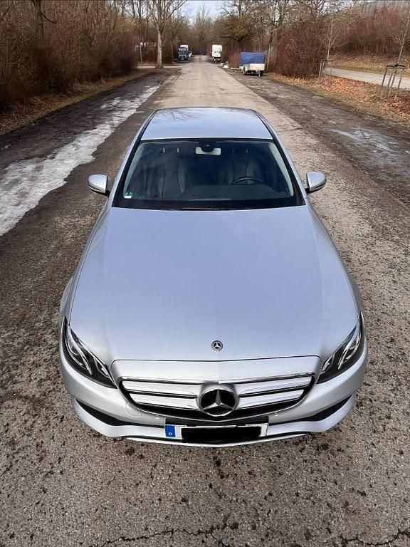 Gebraucht Mercedes E220 194 PS (142 kW) 2016 Silber Limousine