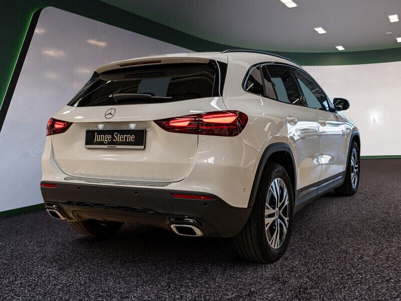 Gebraucht Mercedes GLA180 Advanced 136 PS (100 kW) 2023 Weiss / polarweiß SUV