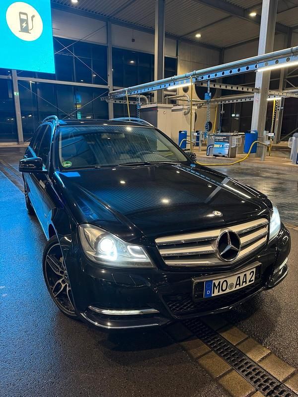 Gebraucht Mercedes C220 Avantgarde 170 PS (125 kW) 2011 Schwarz Kombi