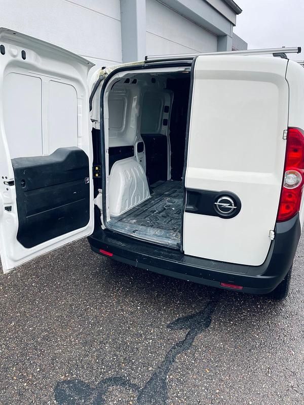 Gebraucht Opel Combo 95 PS (69 kW) 2016 Weiß Van / Kleinbus