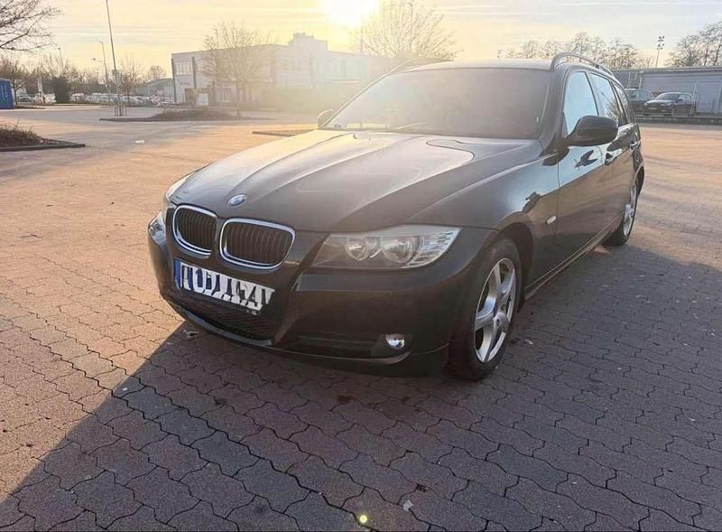 Gebraucht BMW 318 143 PS (105 kW) 2009 Schwarz Kombi