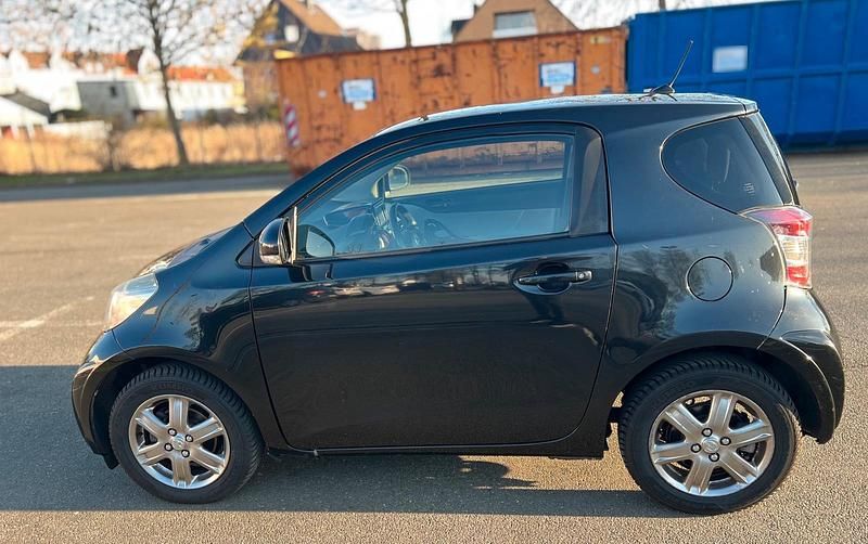 Gebraucht Toyota iQ 68 PS (50 kW) 2010 Schwarz Kleinwagen