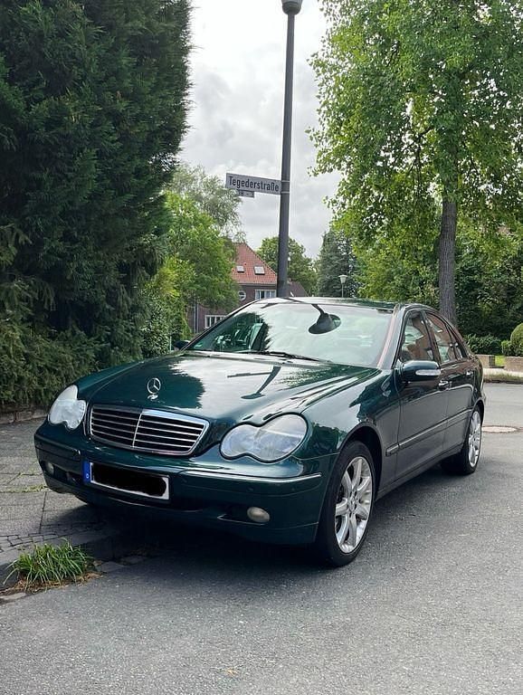 Grün Gebraucht 2001 Mercedes C200 Avantgarde Limousine | 2.600 € (Fairer Preis) - Bild 1/4