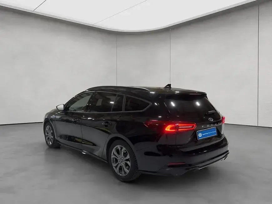 Gebraucht Ford Focus ST-Line X 155 PS (114 kW) 2024 Schwarz Limousine