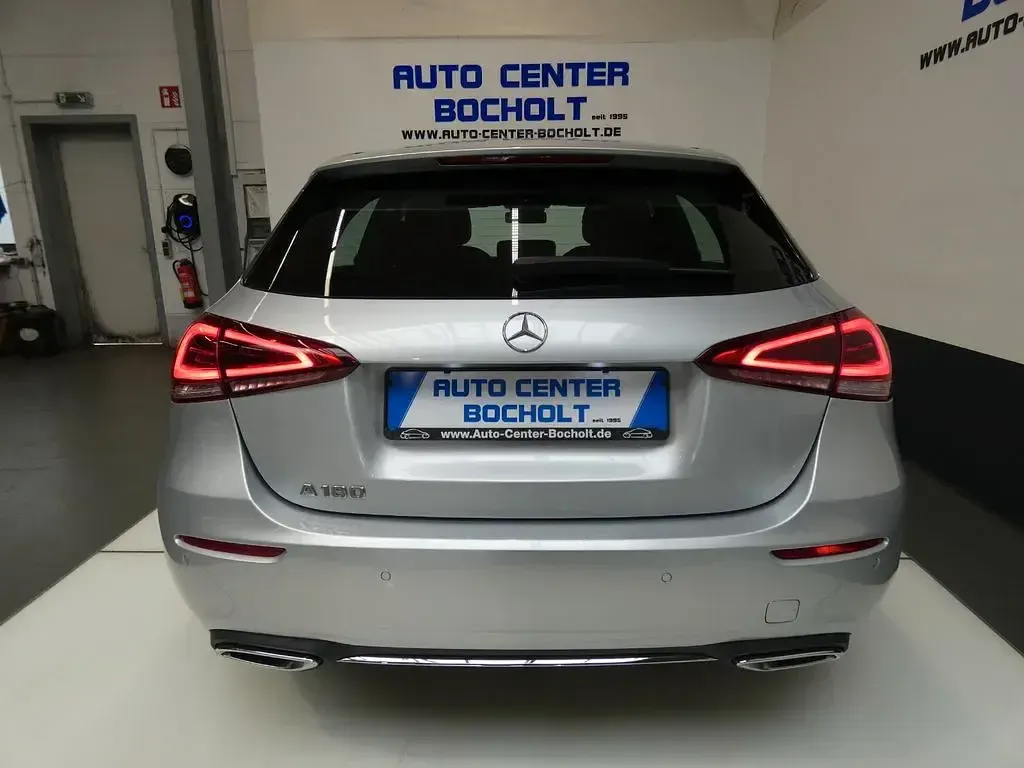 Gebraucht Mercedes A180 Progressive 136 PS (100 kW) 2021 Silber Limousine