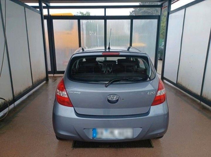 Grau Gebraucht 2010 Hyundai i20 Classic Kleinwagen | 2.400 € (Guter Preis) - Bild 1/4