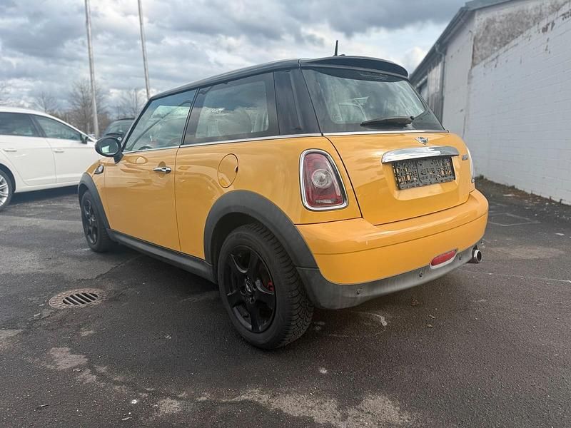 Gebraucht Mini Cooper 120 PS (88 kW) 2009 Gelb Kleinwagen