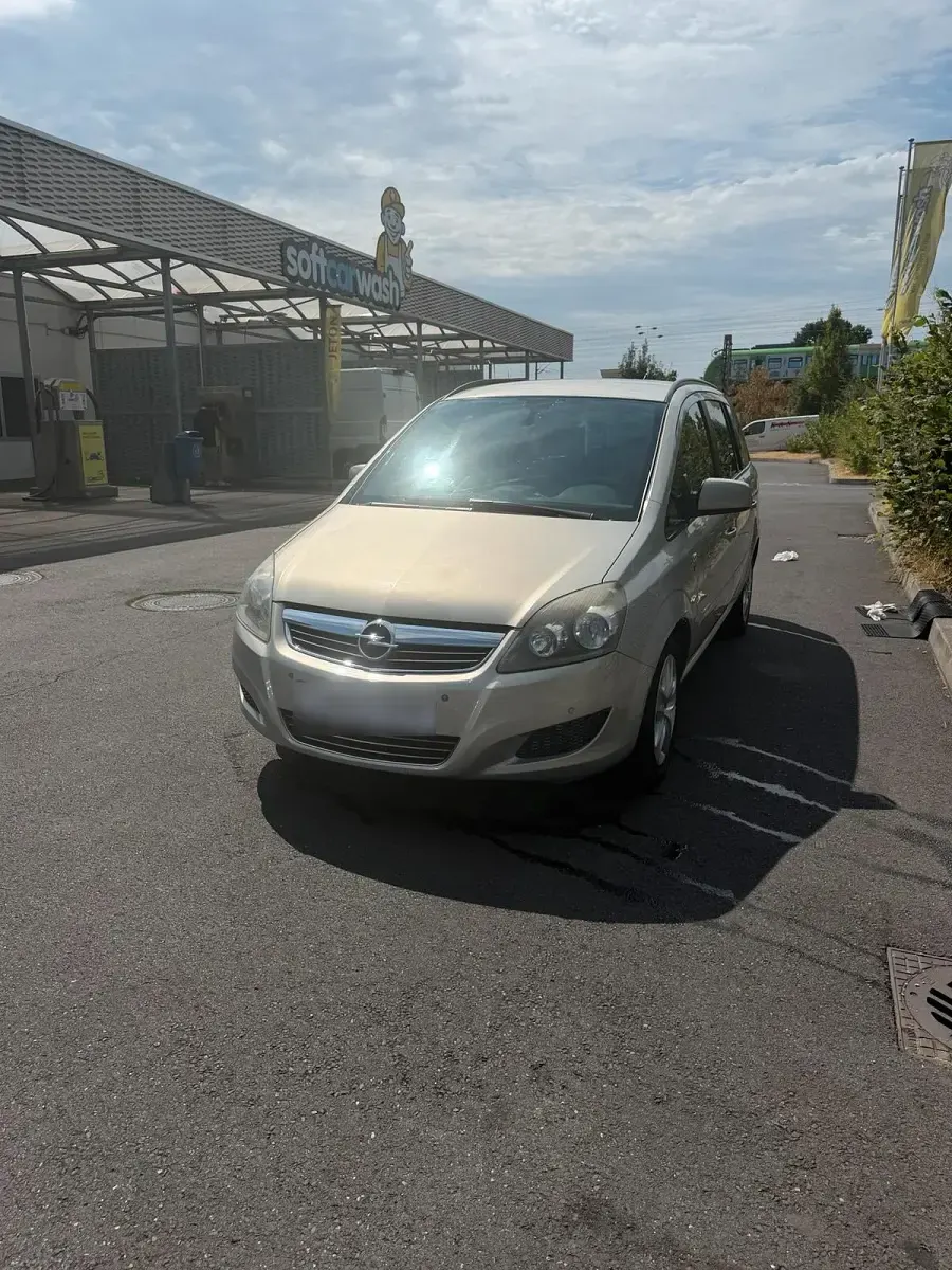 Gebraucht Opel Zafira 143 PS (105 kW) 2011 Grau Van / Kleinbus