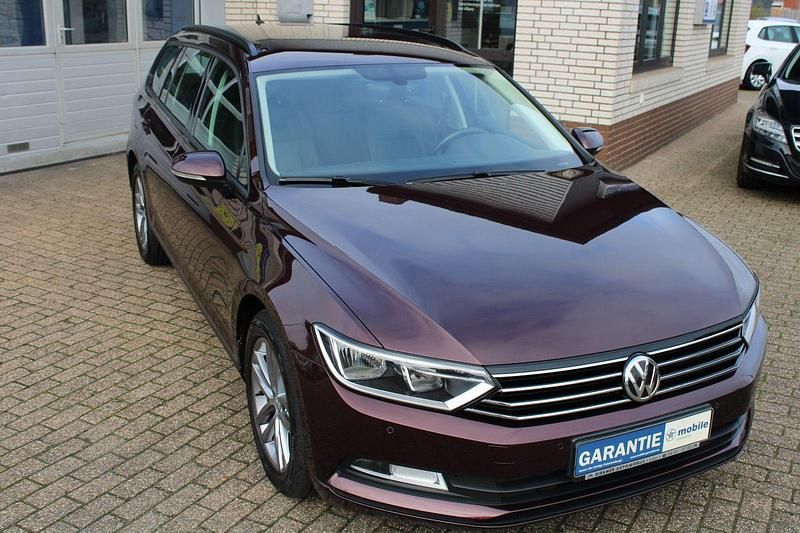 Gebraucht VW Passat Trendline 120 PS (88 kW) 2018 Rot Kombi