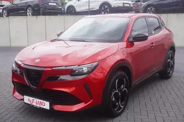 Neu Alfa Romeo Junior Edizione Speciale 145 PS (106 kW) 2026 Rot SUV