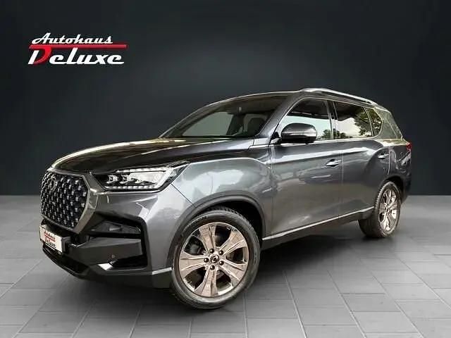 Grau Gebraucht 2021 Ssangyong Rexton Sapphire SUV | 35.900 € (Etwas zu teuer) - Bild 1/4