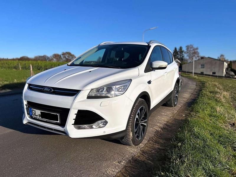 Gebraucht Ford Kuga Titanium 163 PS (119 kW) 2013 Weiß SUV