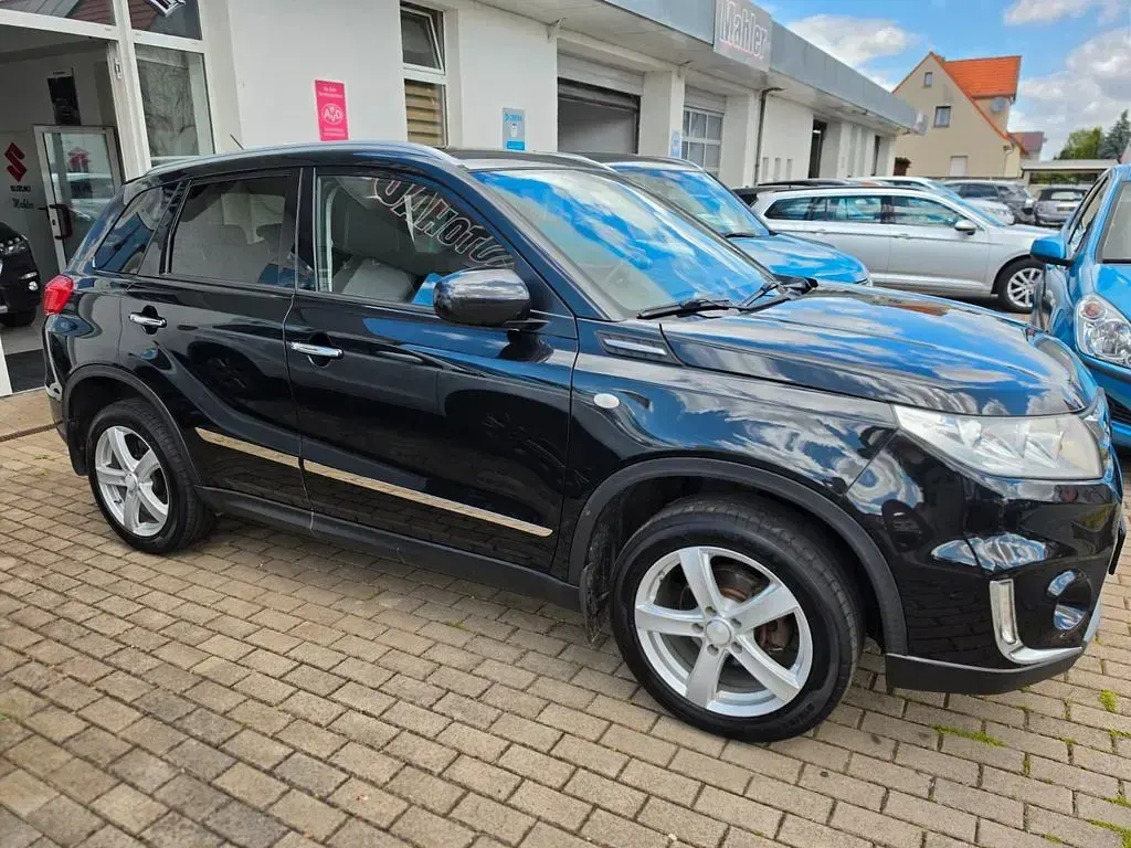 Gebraucht Suzuki Vitara Comfort 120 PS (88 kW) 2017 Schwarz SUV